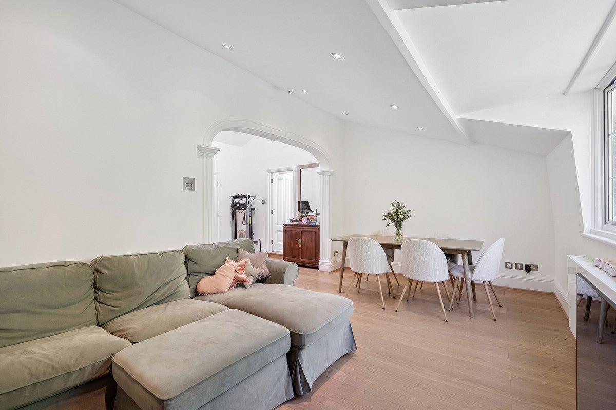 Flat Sussex Gardens in City of Westminster