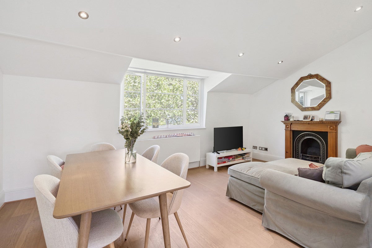 Flat Sussex Gardens in City of Westminster