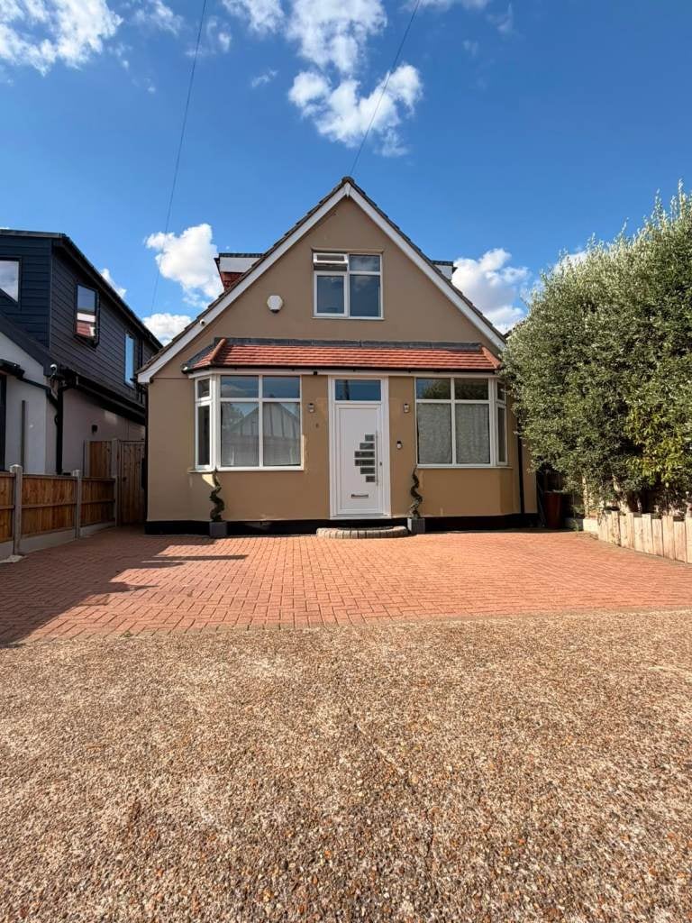 House Helen Road in Greater London