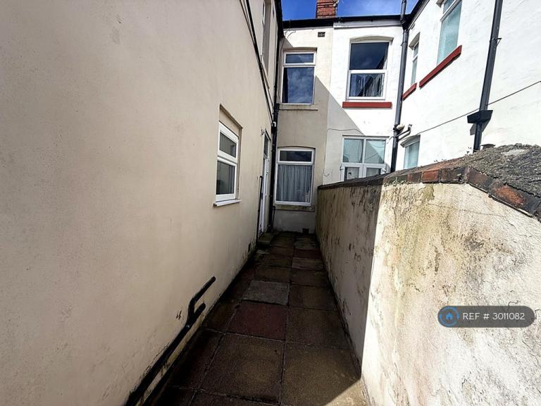Flat Warbreck Drive in Blackpool