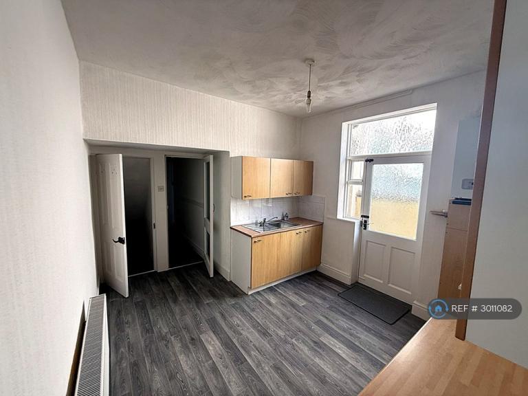 Flat Warbreck Drive in Blackpool