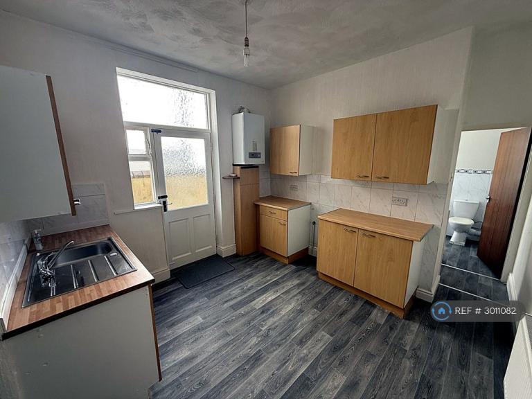 Flat Warbreck Drive in Blackpool