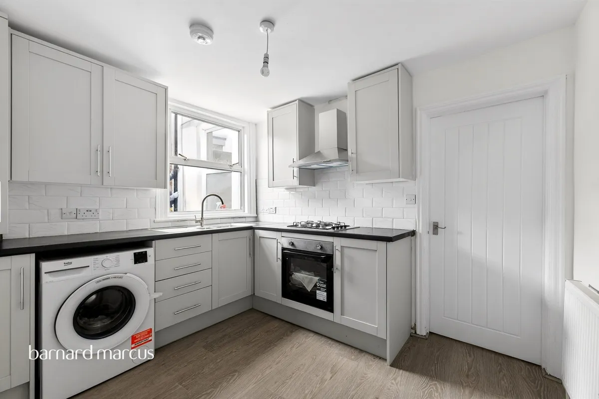 Flat Seely Road in Greater London