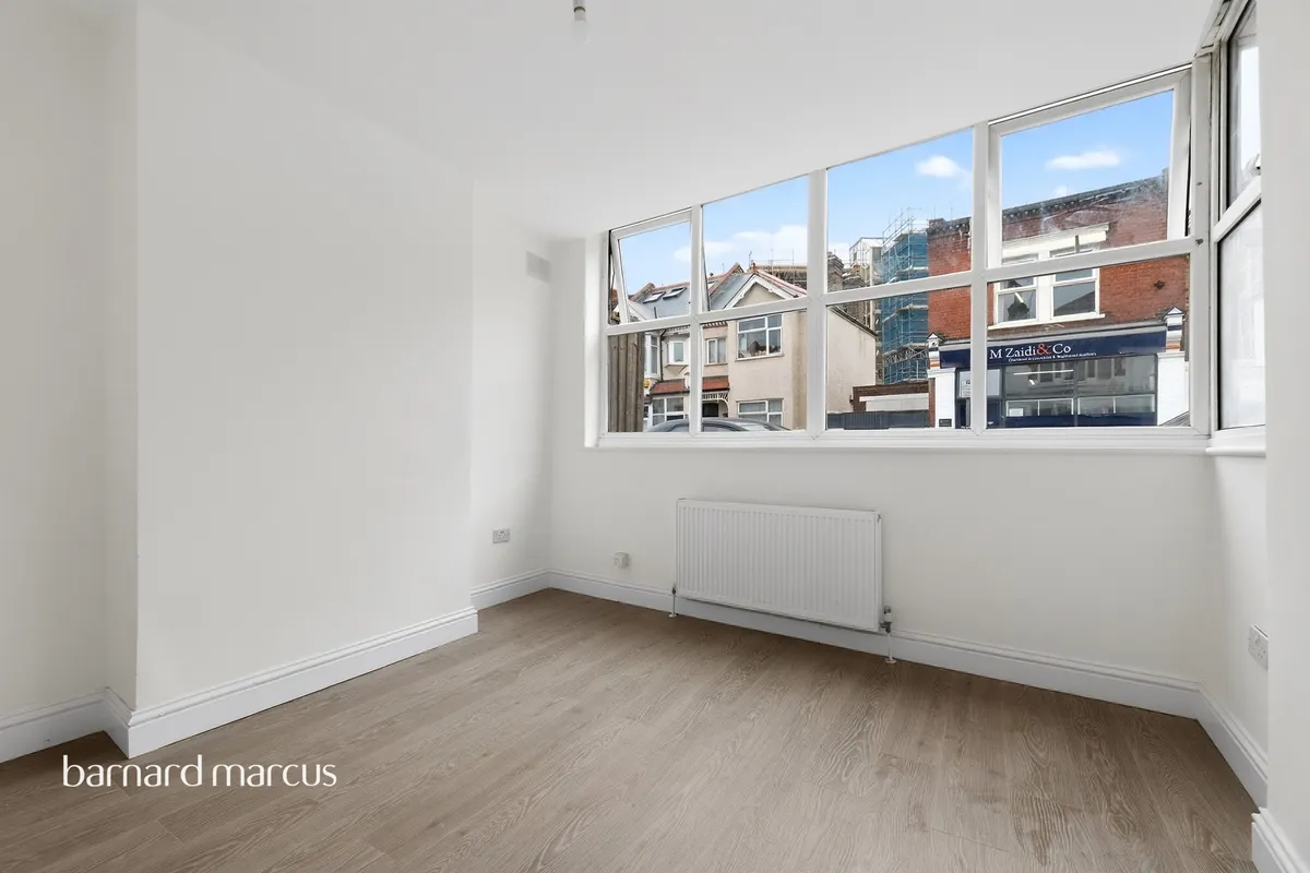 Flat Seely Road in Greater London