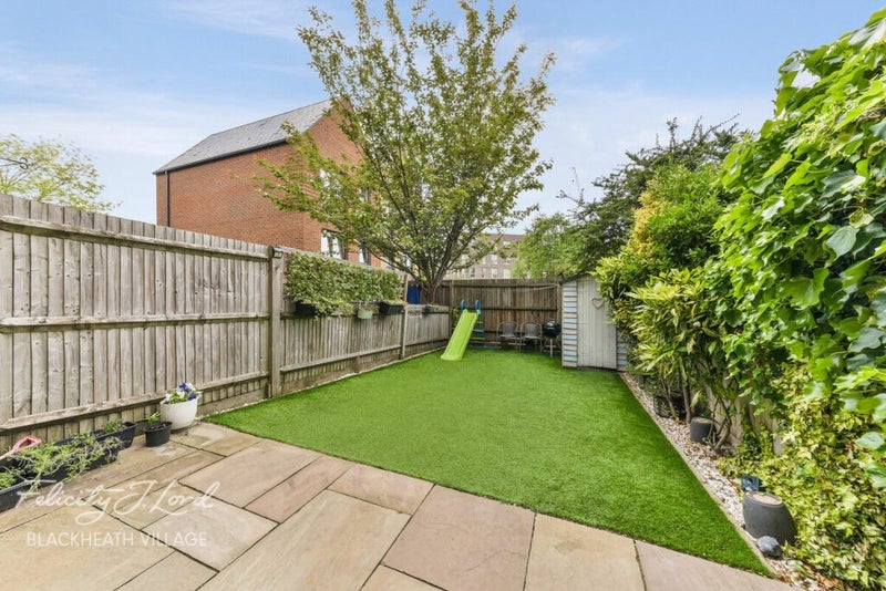Room Boyd Way in Greater London