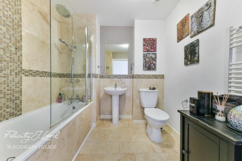 Room Boyd Way in Greater London
