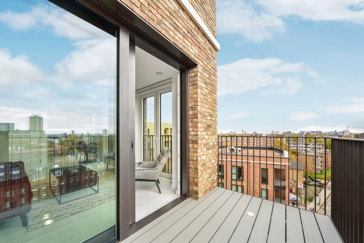 Flat Cendal Crescent in Greater London