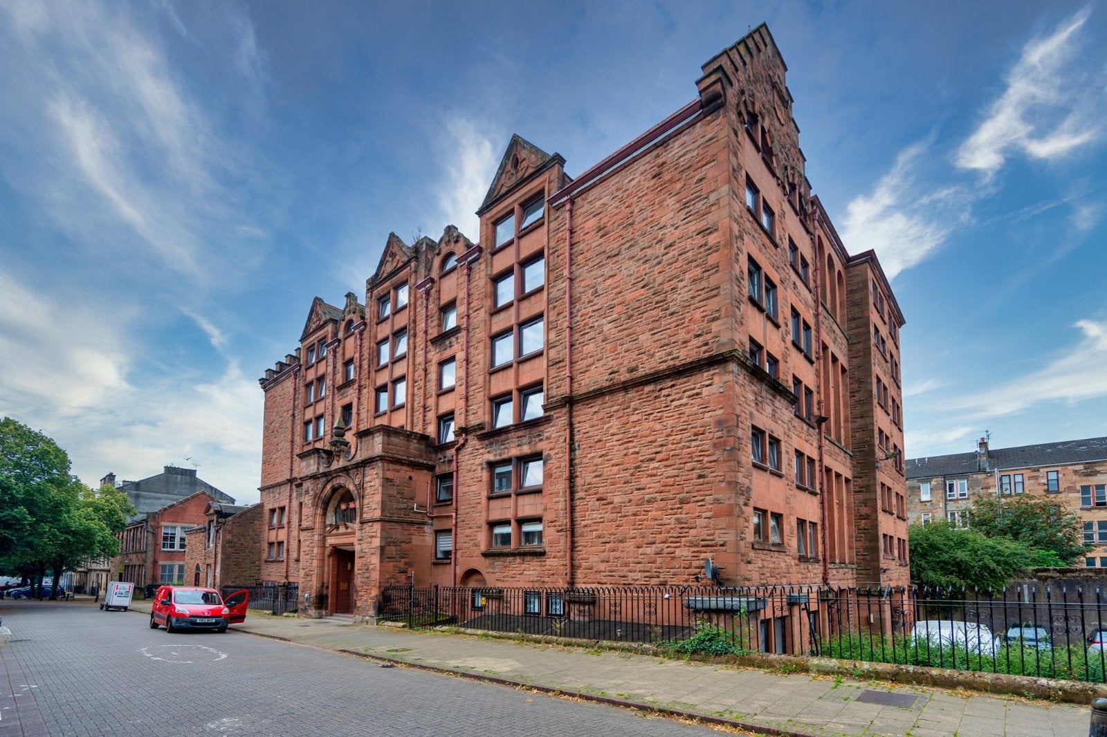 Flat Stewartville Street in Glasgow