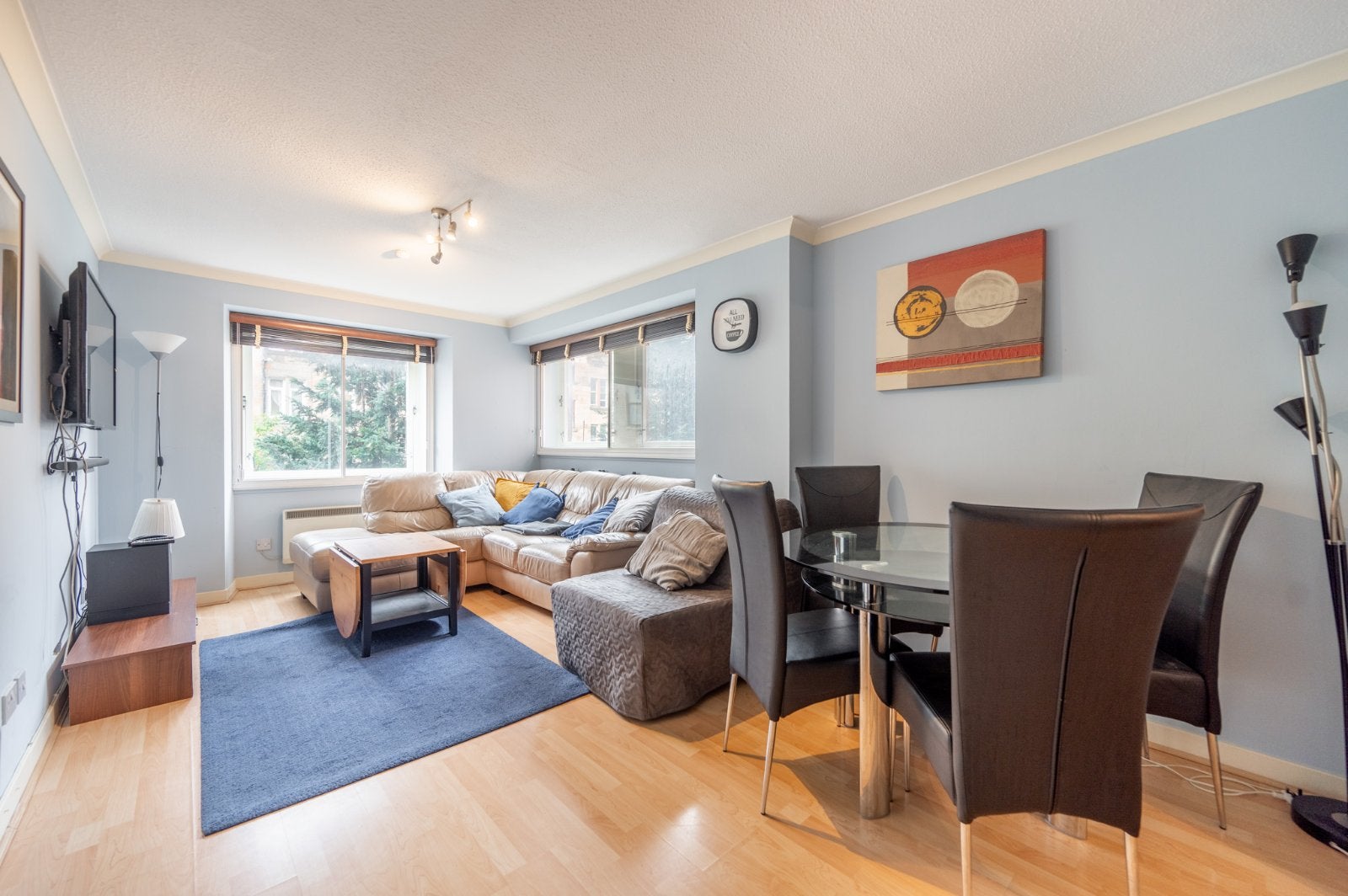 Flat Stewartville Street in Glasgow