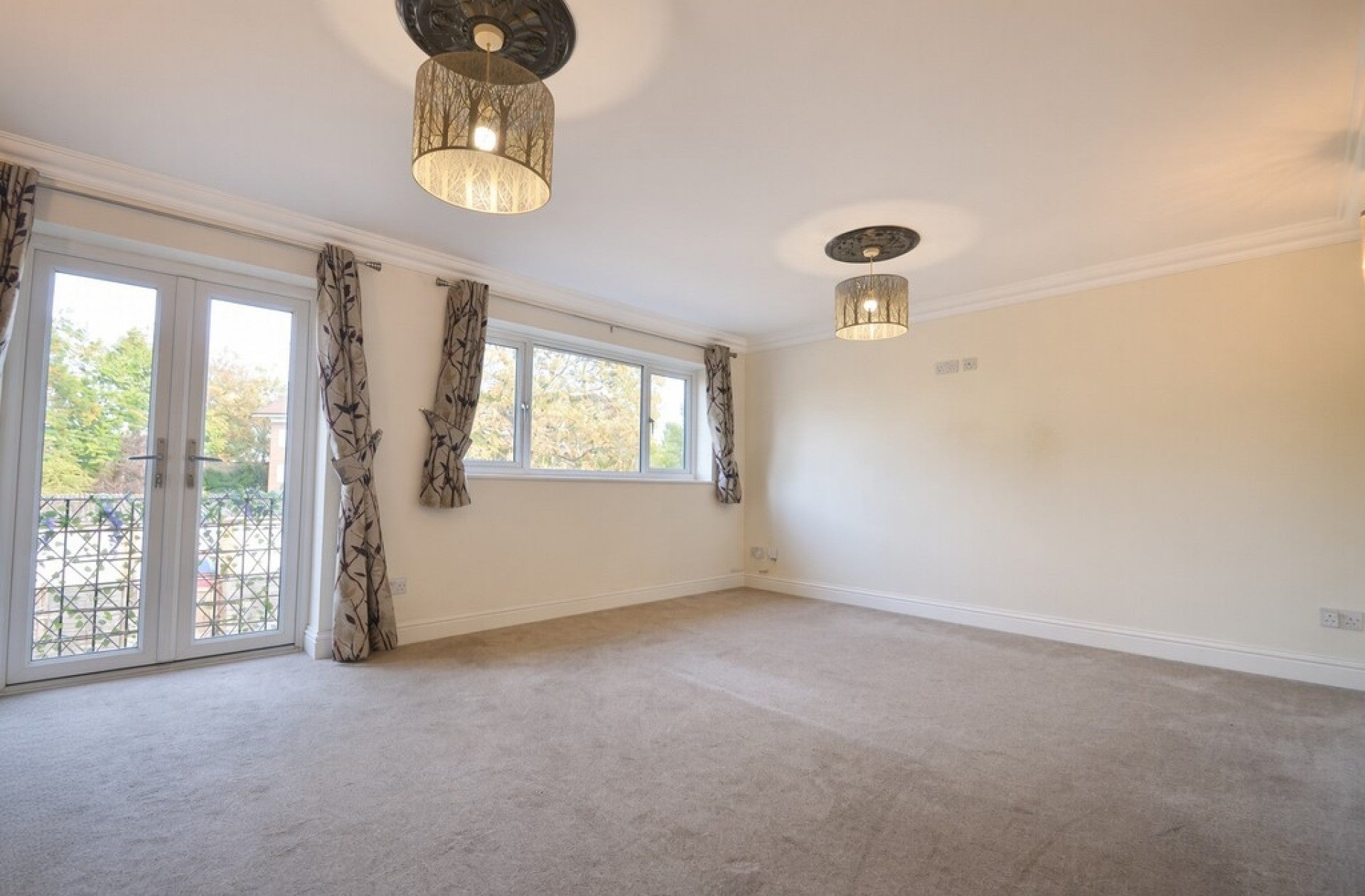 Flat Woodthorpe Road in Borough of Spelthorne