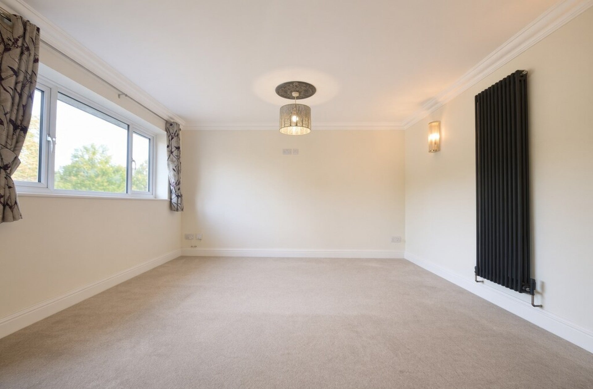 Flat Woodthorpe Road in Borough of Spelthorne
