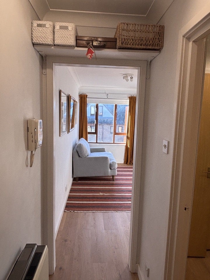Flat Carrara Wharf in Greater London