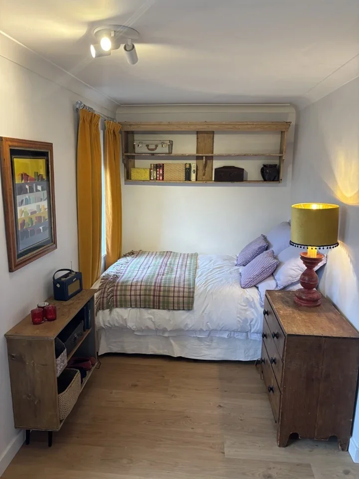 Flat Carrara Wharf in Greater London