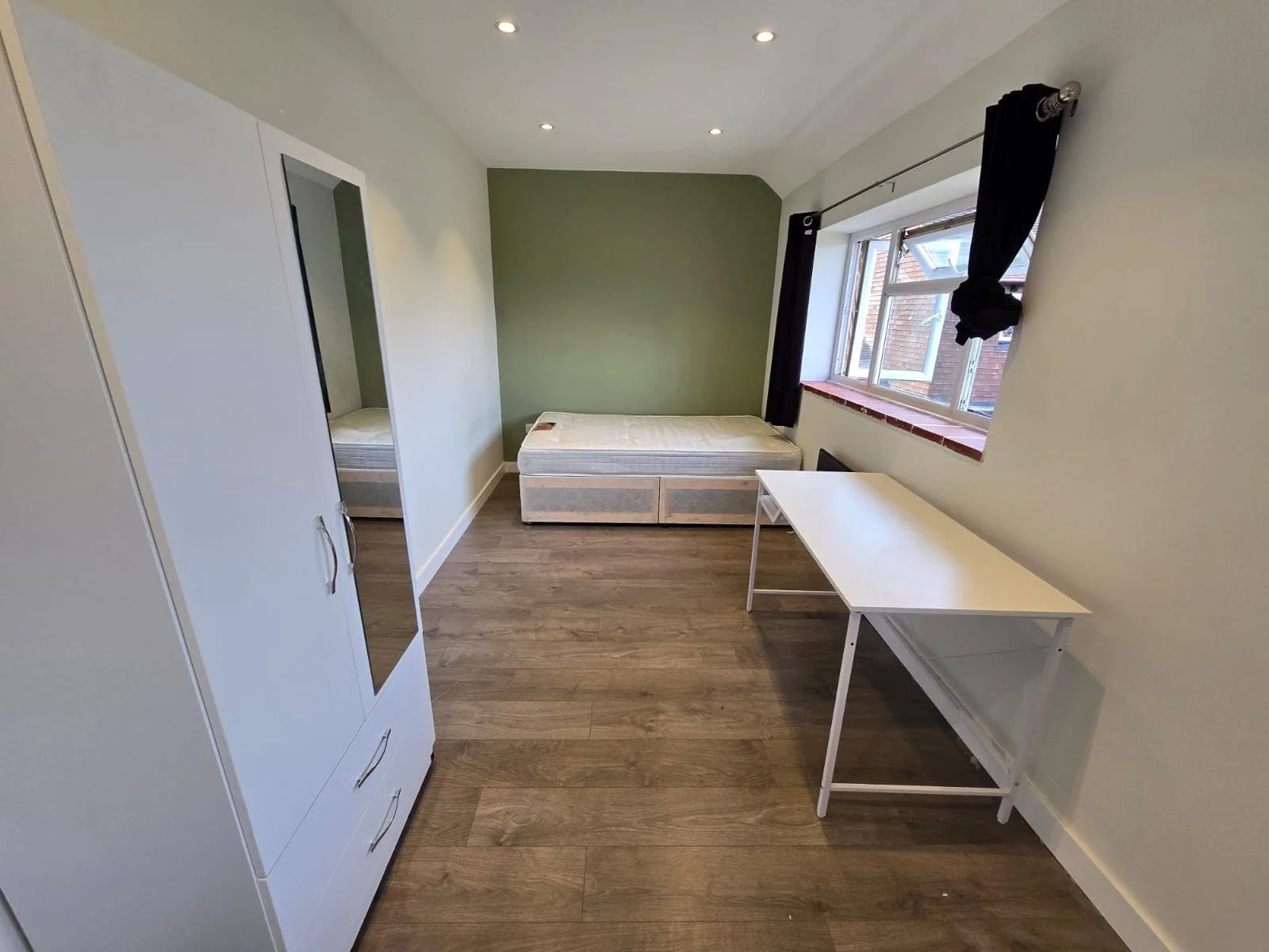 Room Lime Grove in Guildford