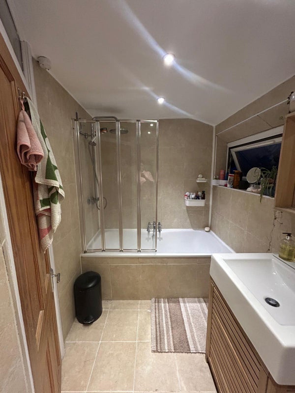 Room Lindal Road in Greater London