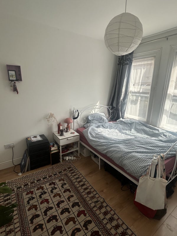 Room Coverton Road in Greater London