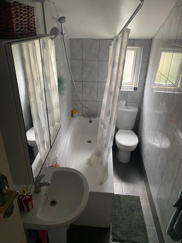 Room Coverton Road in Greater London