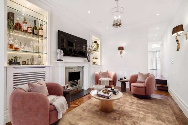 Flat Lower Belgrave Street in City of Westminster