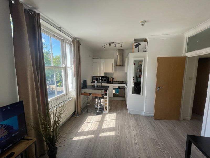 Flat Thane Villas in Greater London