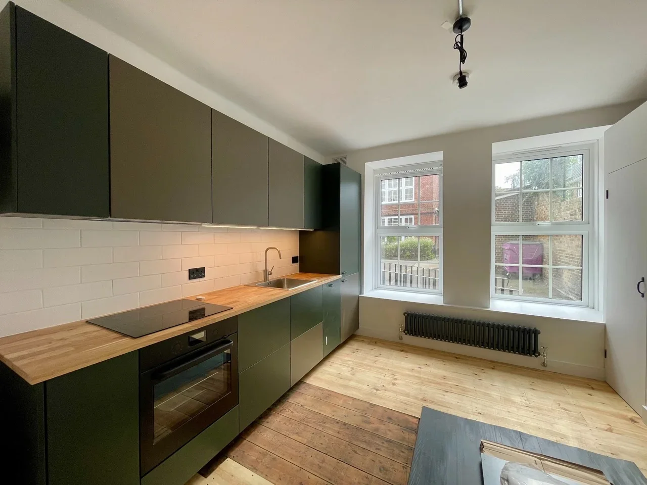 Flat Adelina Grove in Greater London