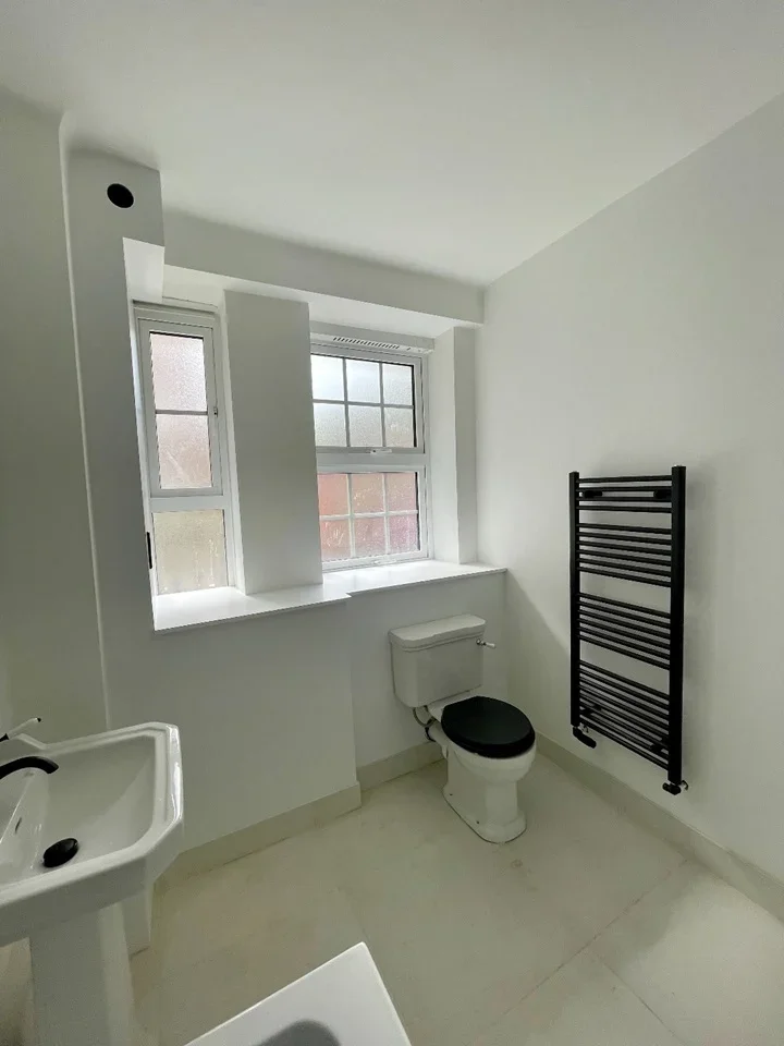 Flat Adelina Grove in Greater London
