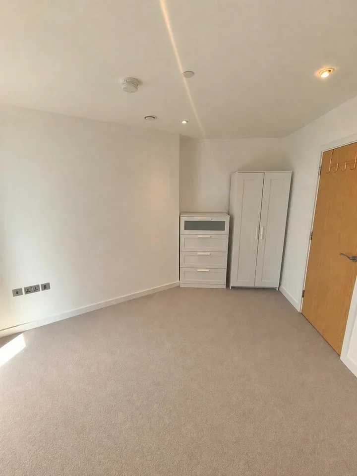 Flat Cambridge Road in Greater London