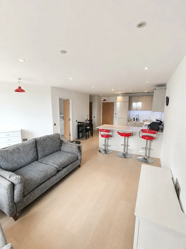 Flat Cambridge Road in Greater London