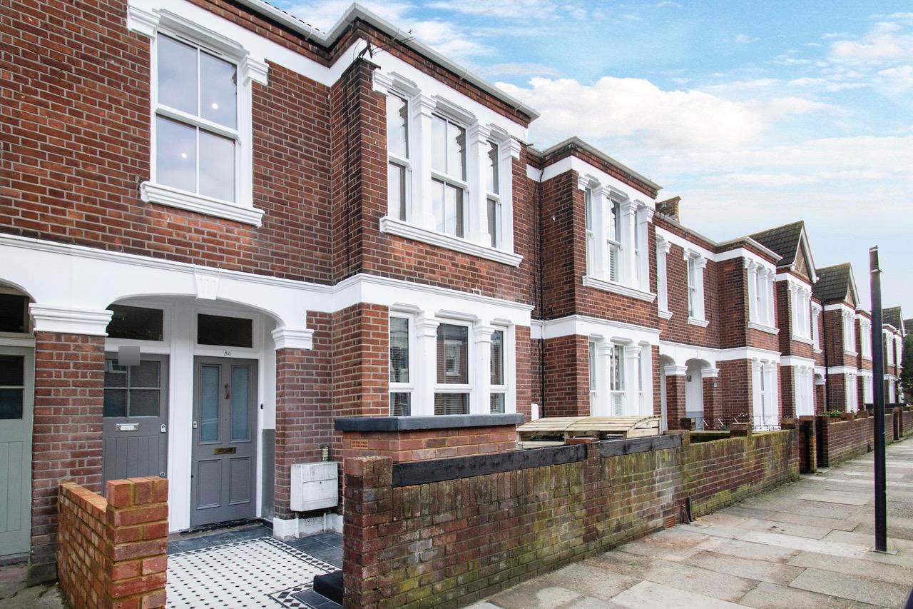 Flat Waldron Road in Greater London