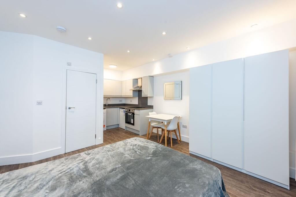 Flat Nevern Square in Greater London