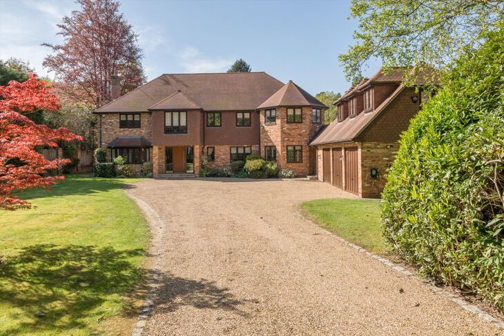 Flat Coronation Road in South Ascot