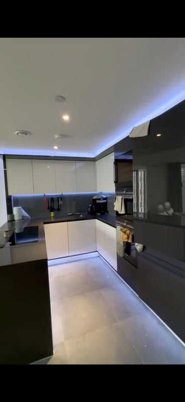 Flat Dollar Bay Place in Greater London