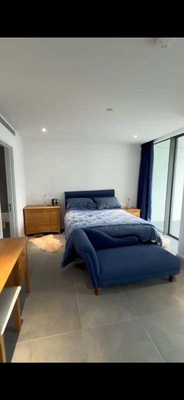 Flat Dollar Bay Place in Greater London