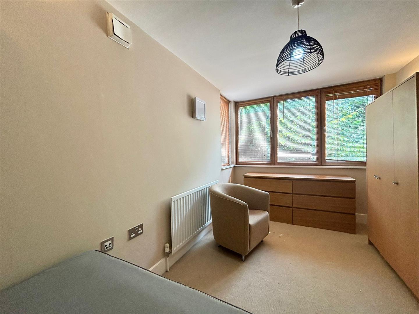 Flat Bath Road in Greater London