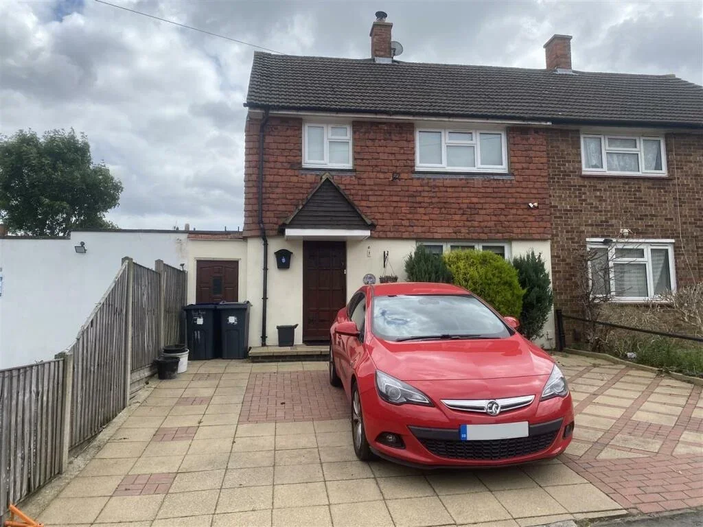 House Leigh Crescent in Greater London