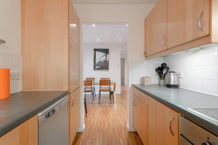 Flat Chicksand Street in Greater London