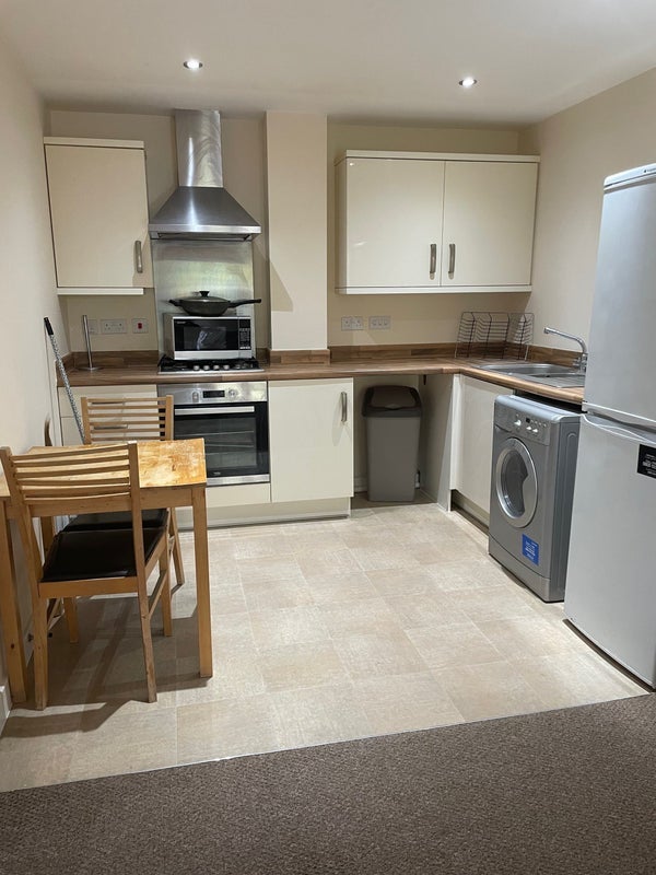 Room Pavilion Close in Leicester