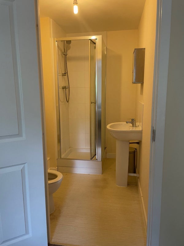 Room Pavilion Close in Leicester