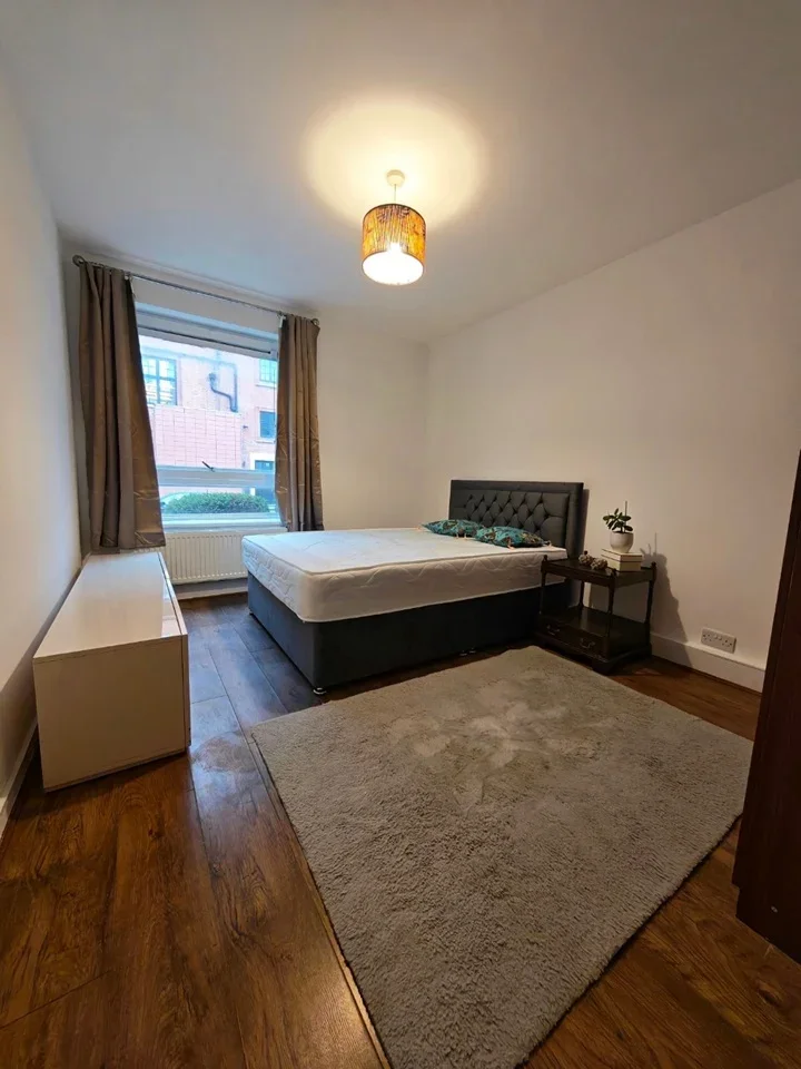 Room Ilminster Gardens in Greater London