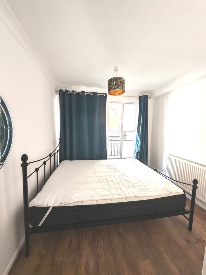 Room Ilminster Gardens in Greater London