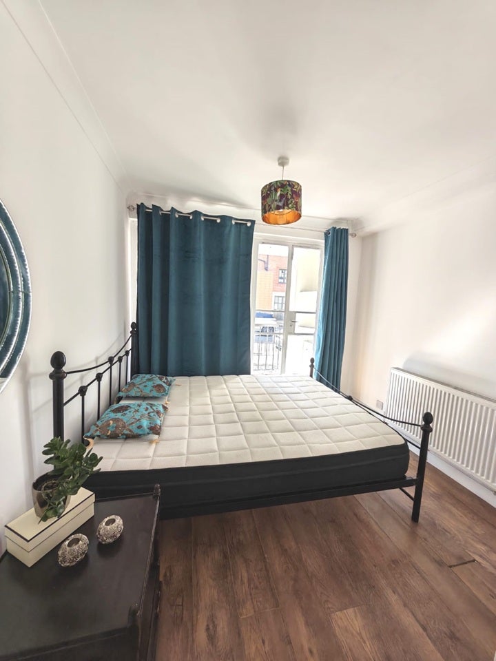 Room Ilminster Gardens in Greater London