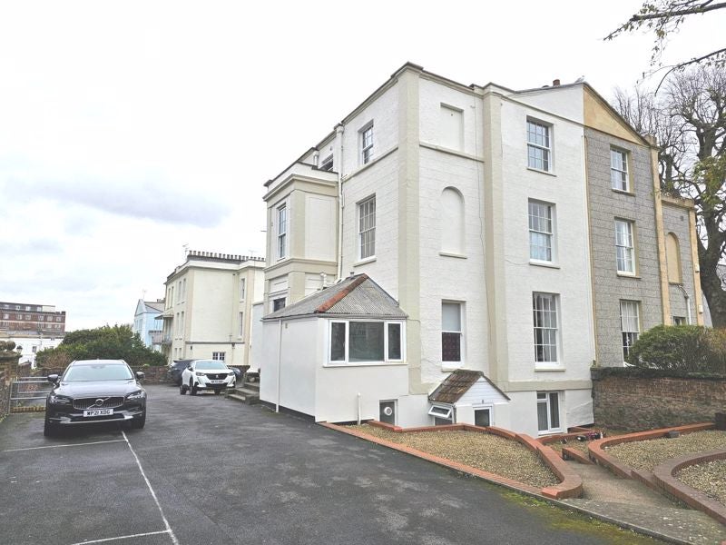 Flat Gordon Road in Bristol