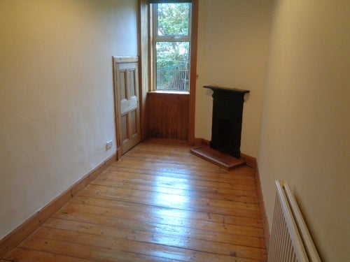 Flat Restalrig Road in Edinburgh