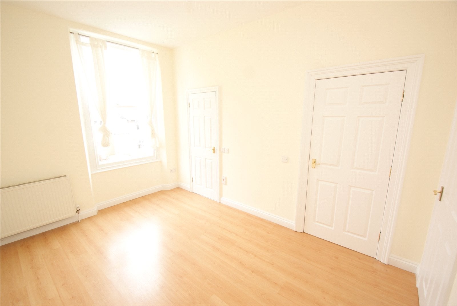 Flat Cotham Lawn Road in Bristol