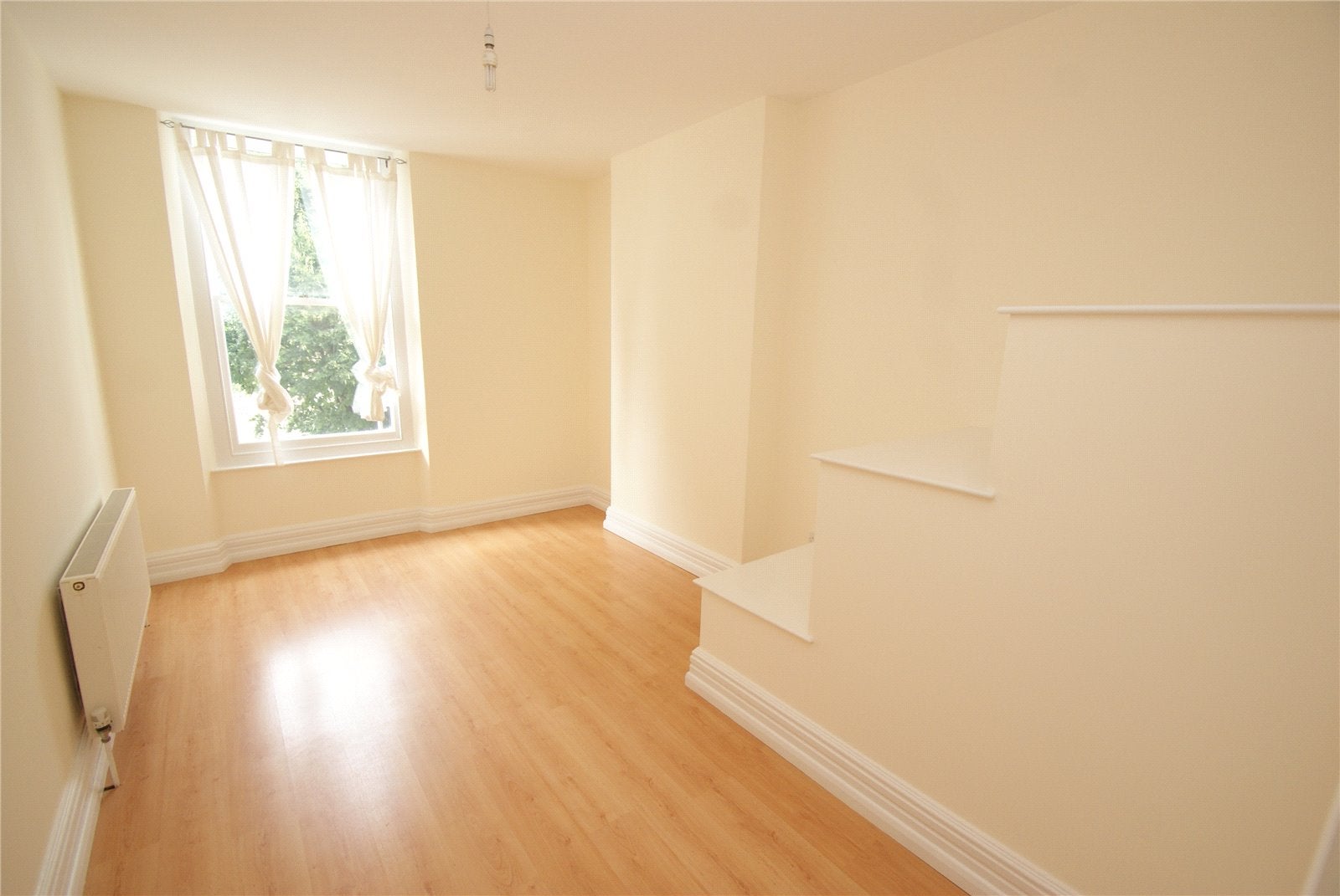 Flat Cotham Lawn Road in Bristol
