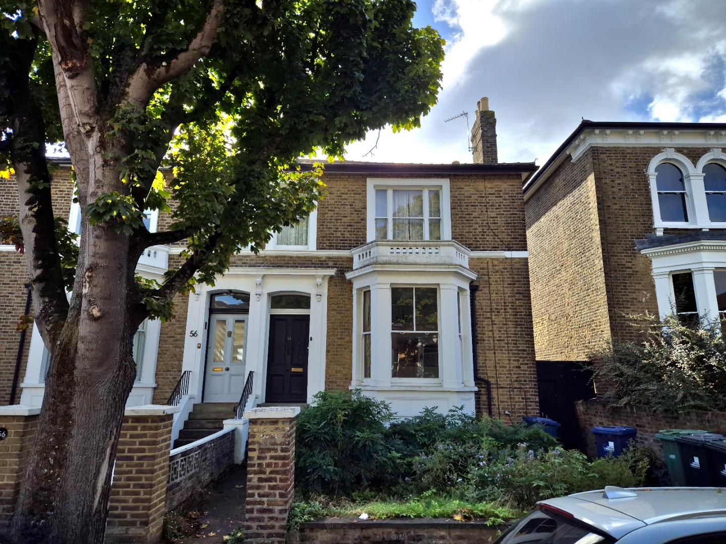Flat Windmill Road in Greater London