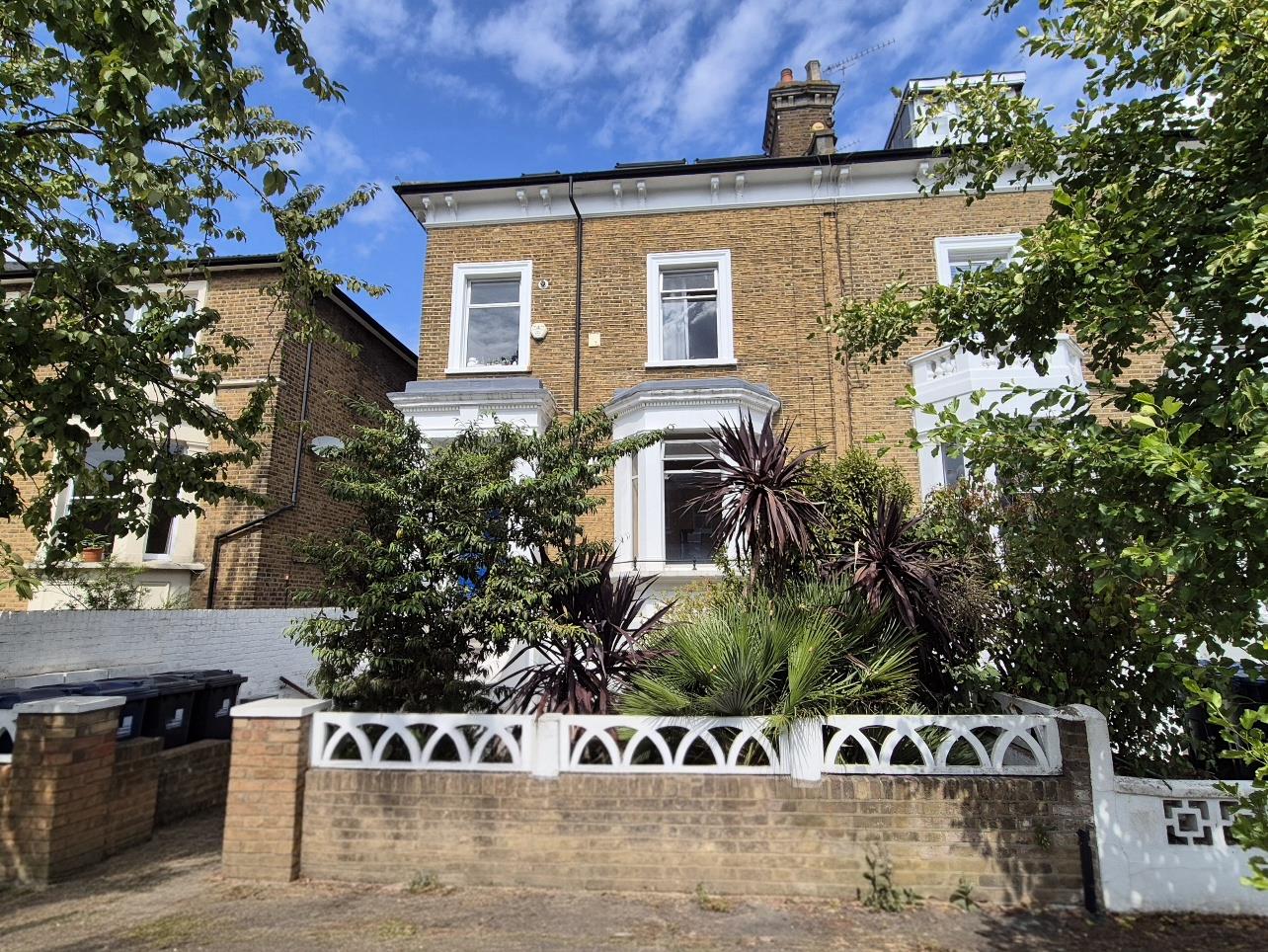 Flat Ranelagh Road in Greater London