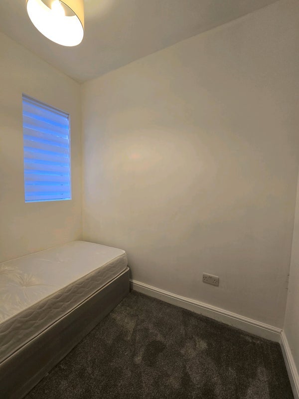 Room Leigh Road in Greater London