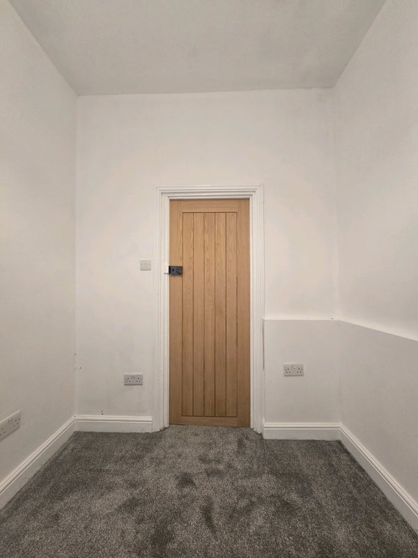 Room Leigh Road in Greater London