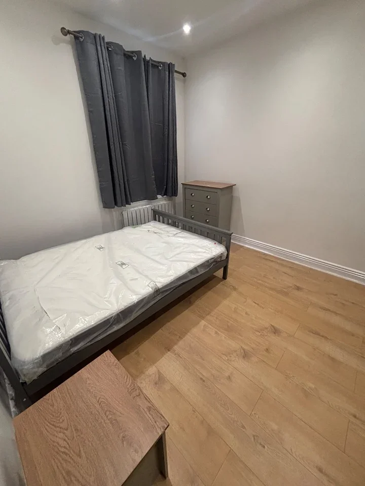 Room Totteridge Road in Greater London