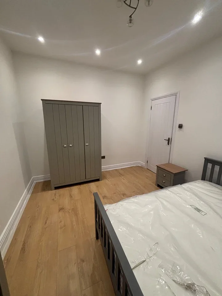 Room Totteridge Road in Greater London